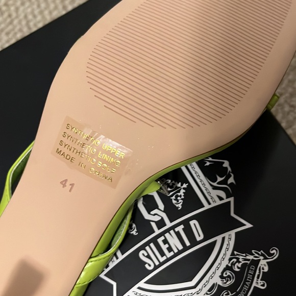 Silent D sandal - Picture 2 of 5